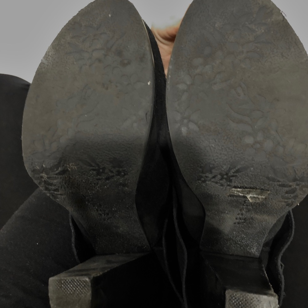 Boots - Picture 4 of 5